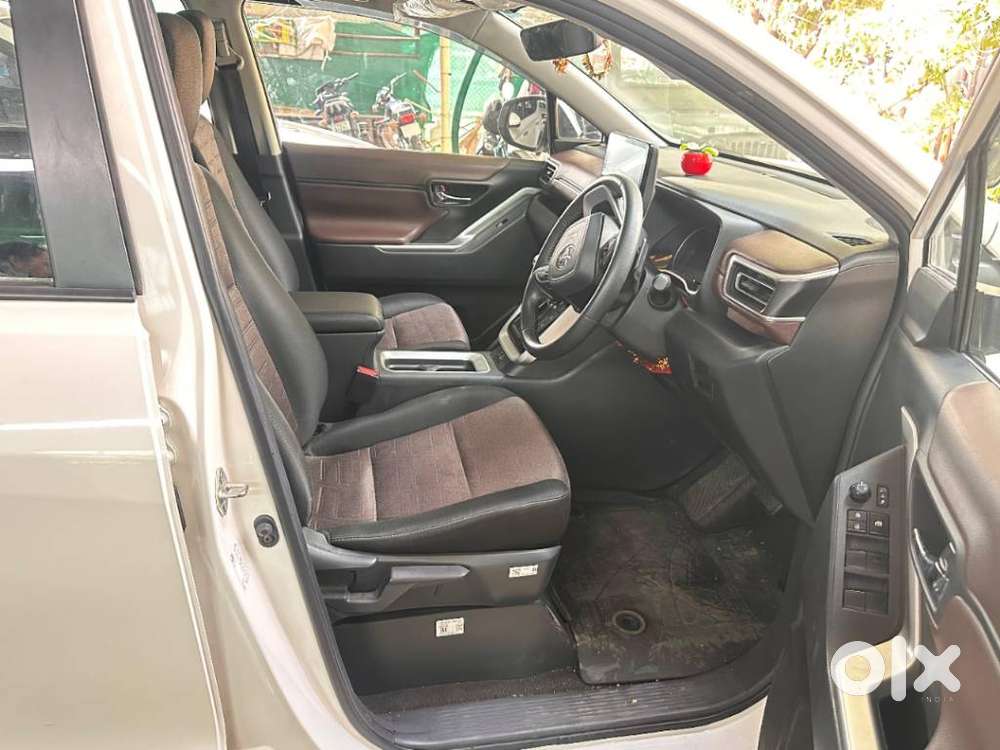Toyota Innova Hycross 2.0 Vx Hybrid 7 Str, 2025, Petrol