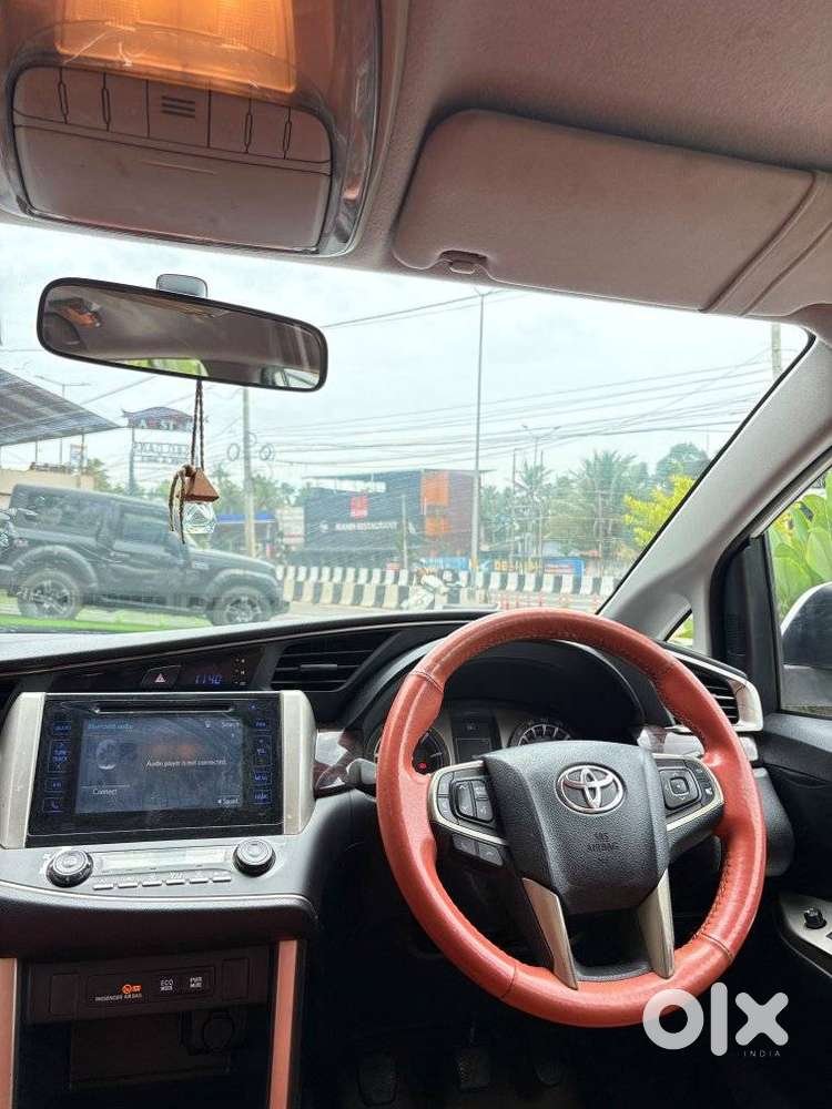 Toyota Innova Crysta 2.4 Vx Mt 8s, 2017, Diesel