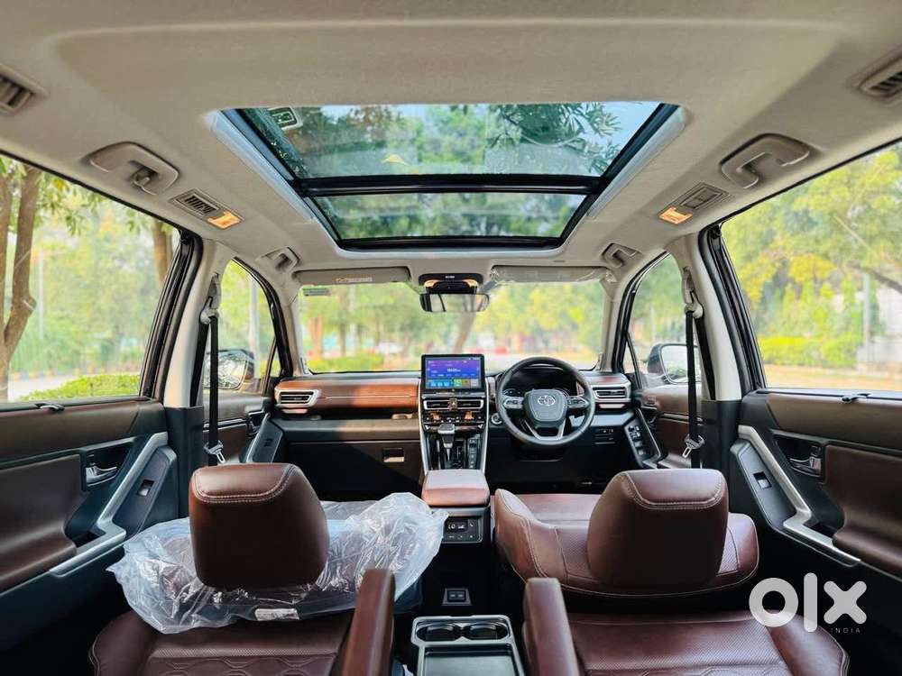 Toyota Innova Hycross 2.0 Zx (o) Hybrid 7 Str, 2025, Petrol