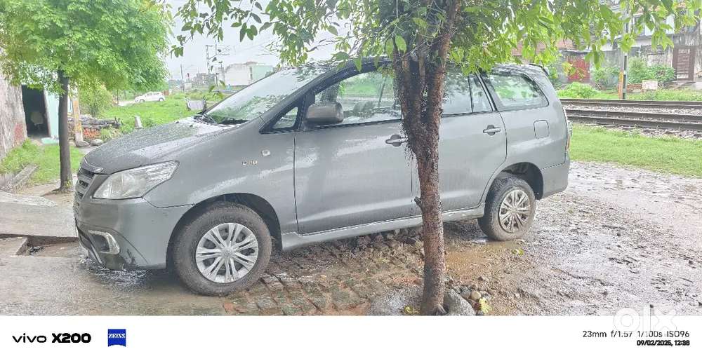 Toyota Innova 2013 Diesel 300000 Km Driven