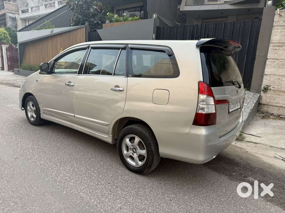 Toyota Innova 2.5 G (diesel) 8 Seater Bs Iv, 2015, Diesel