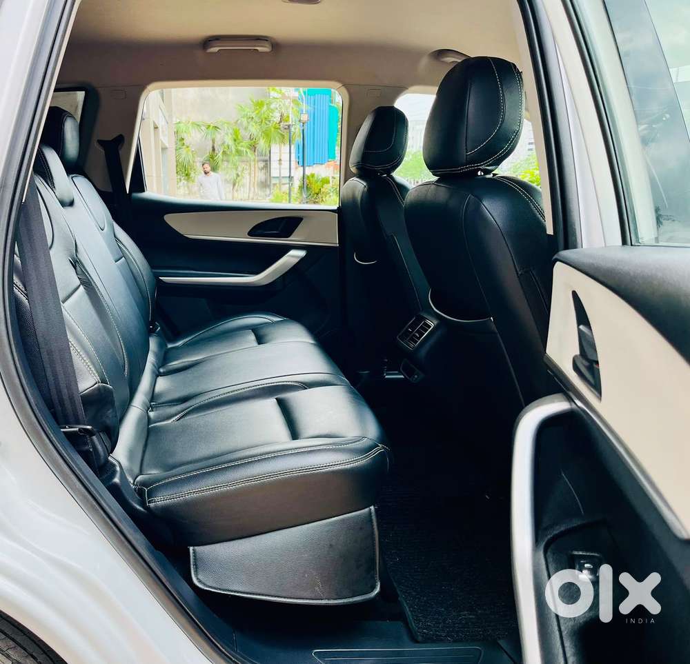 Mahindra Xuv700 Mx Petrol Mt 5 Str (e), 2022, Petrol