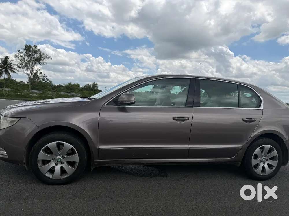 Skoda Superb 2011 Petrol 80452 Km Driven