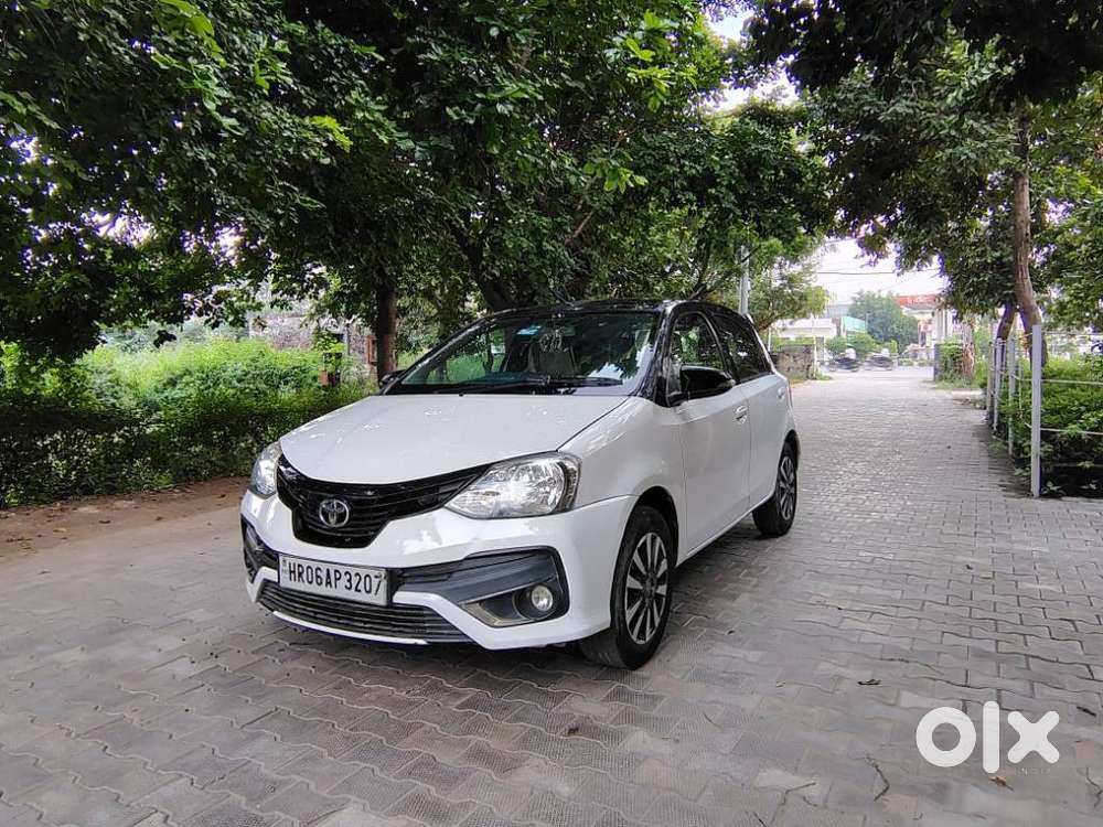 Toyota Etios Liva V Dual Tone, 2018, Petrol