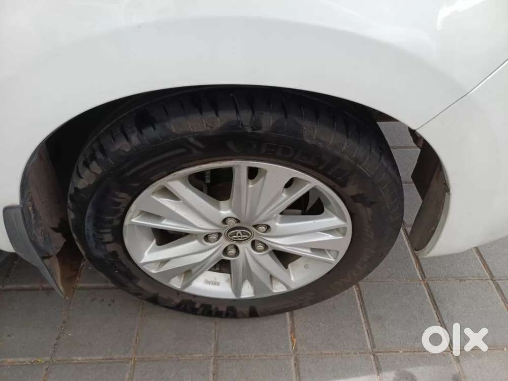 Toyota Innova Crysta 2.8 Zx At 7 Seater, 2017, Diesel