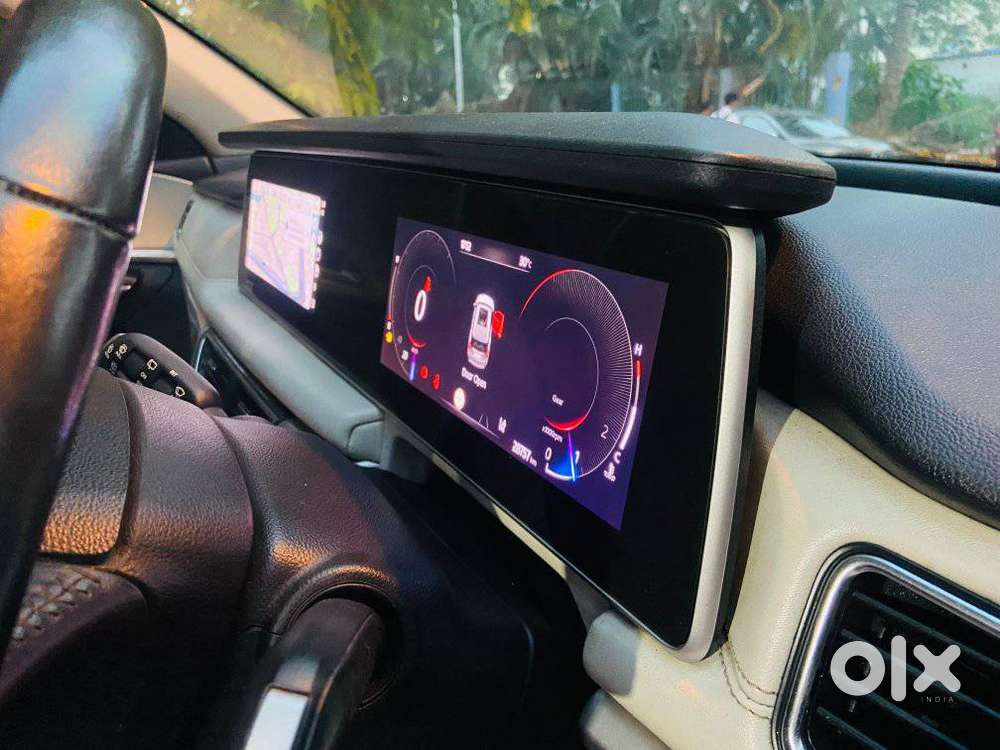 Mahindra Xuv700 2.0 Ax 7 Petrol Mt Str, 2022, Petrol