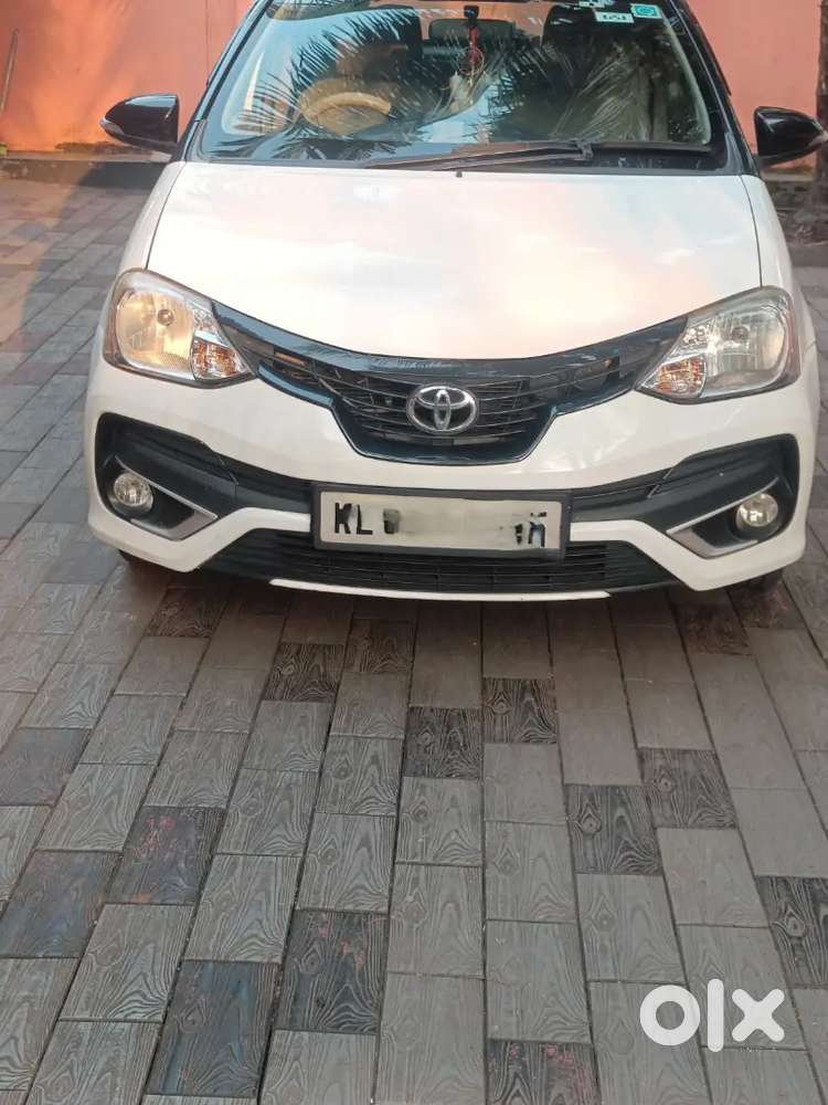 Toyota Etios Dual Tone 2017 Diesel Well Maintained