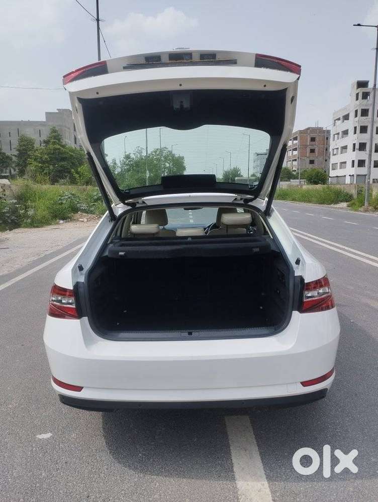 Skoda Superb Lk 1.8 Tsi At, 2017, Petrol