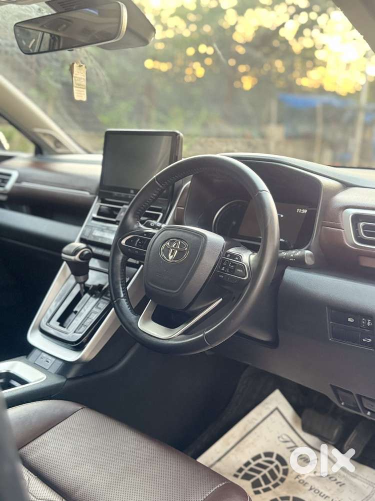 Toyota Innova Hycross 2.0 Zx (o) Hybrid 7 Str, 2025, Petrol