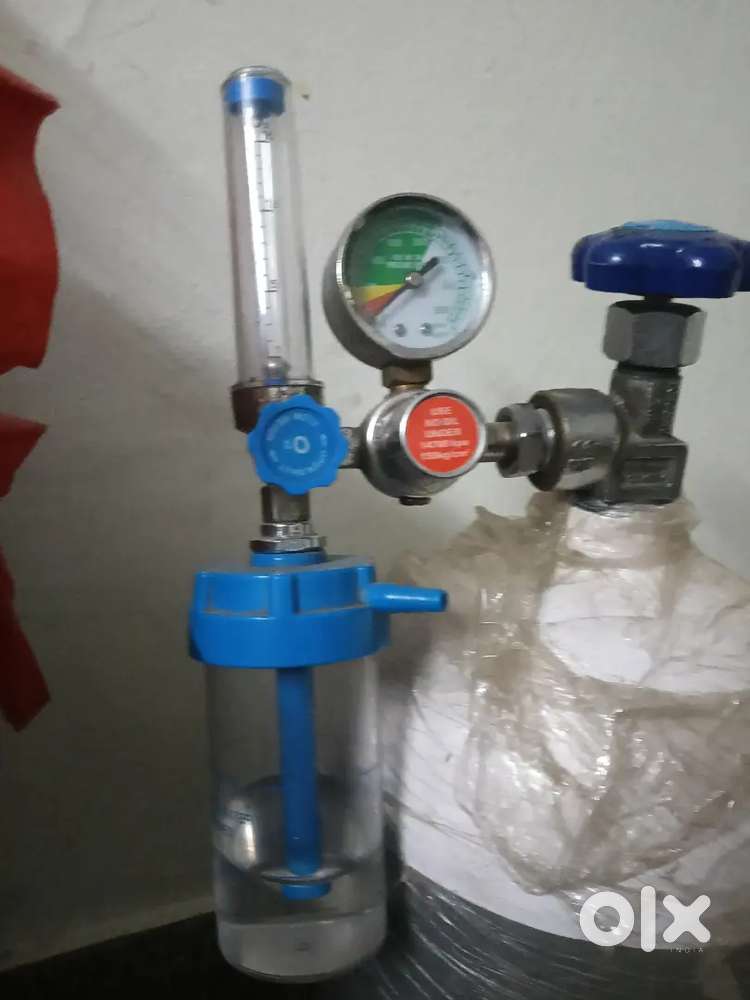 Oxygen cylinder