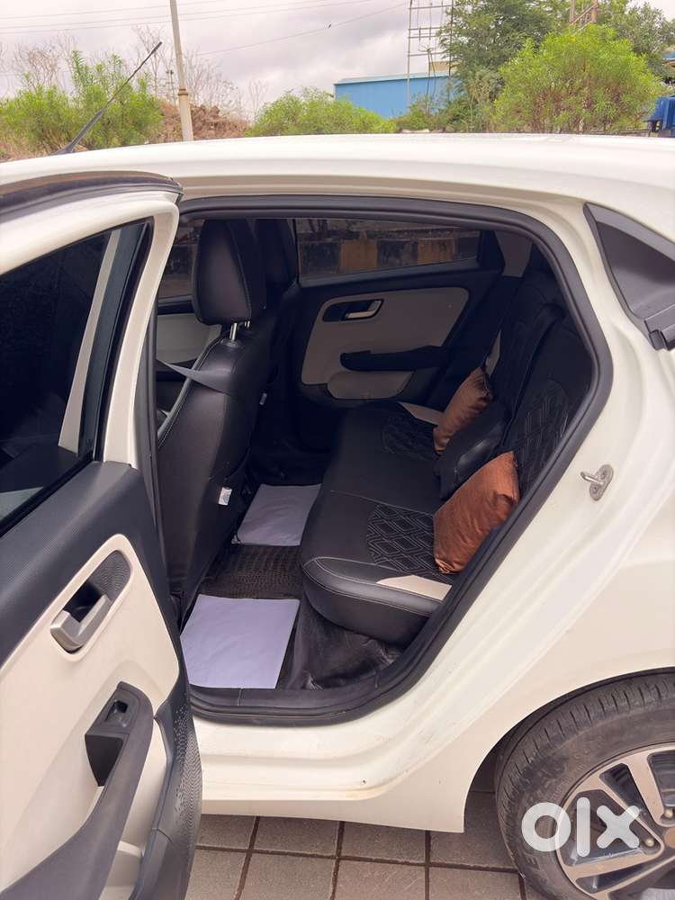 Tata Altroz 2024 Icng (1st Owner) White