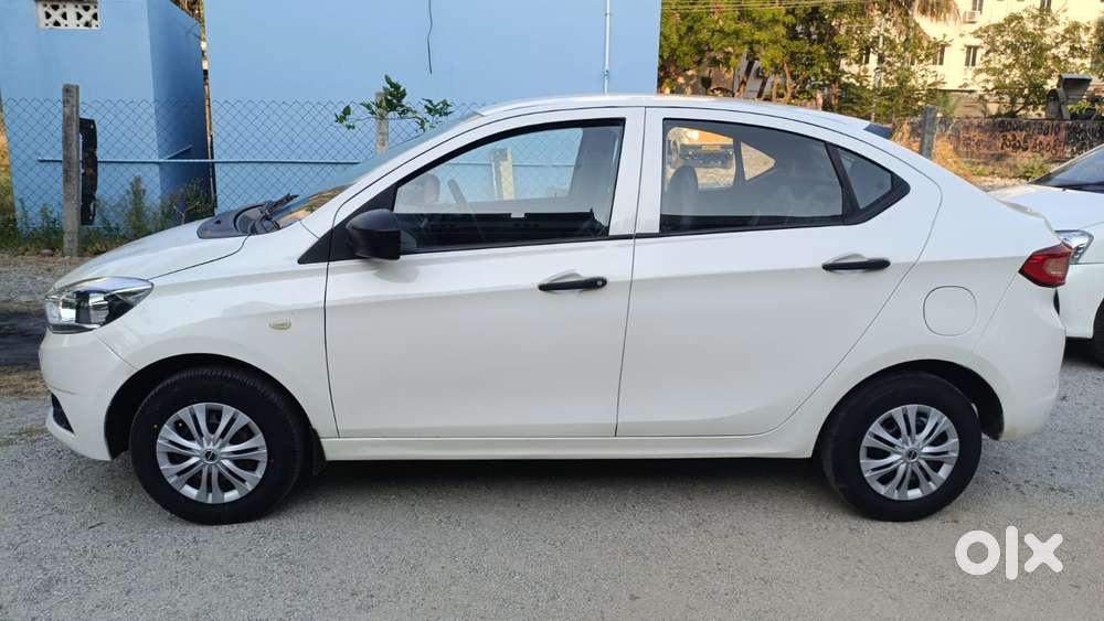 Tata Tigor Xe, 2017, Petrol