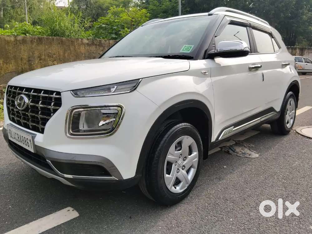 Hyundai Venue S Petrol 2021only 23000km Run Showroom Condition