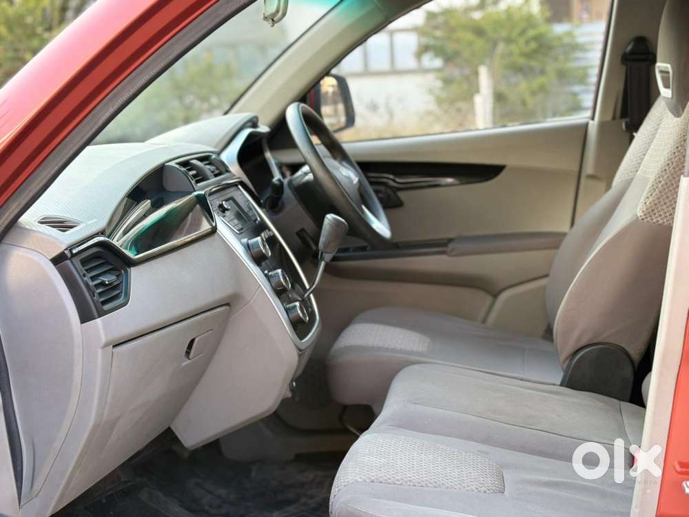 Mahindra Kuv 100 K8 5str, 2017, Petrol