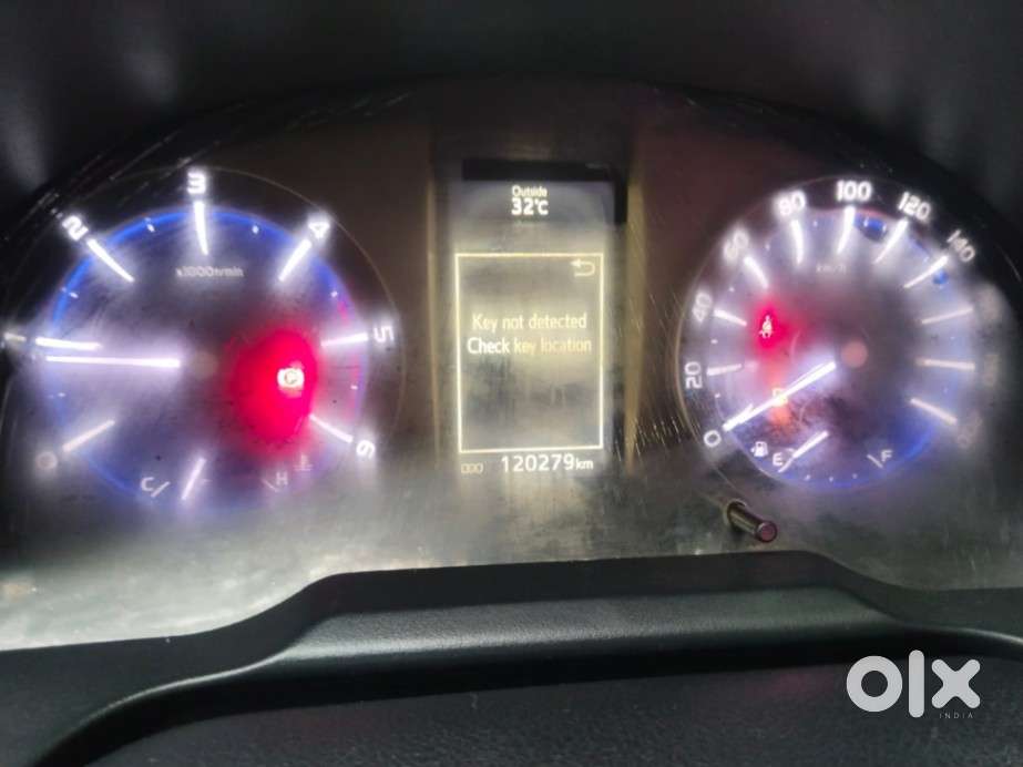 Toyota Innova Crysta 2.4 V, 2016, Diesel