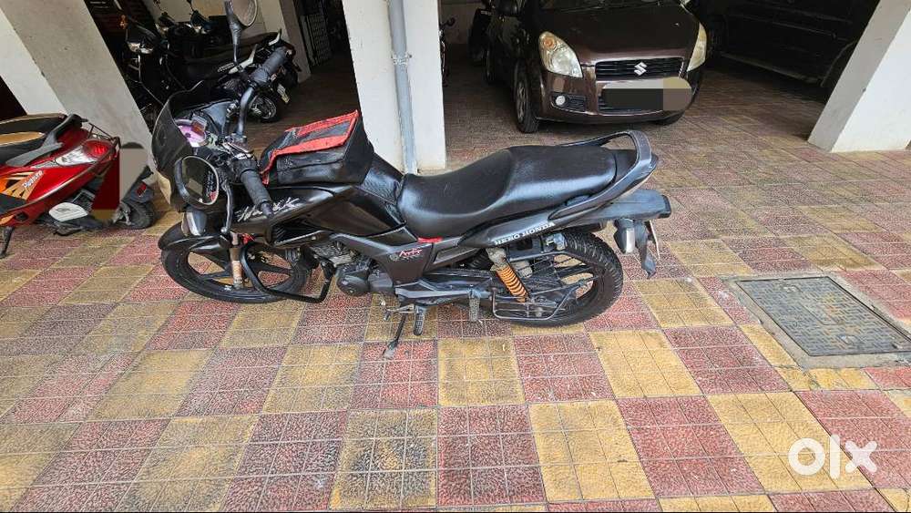 Riyasewana Motorcycle Hunk Sparingly Used Hunk Bike For Sale
