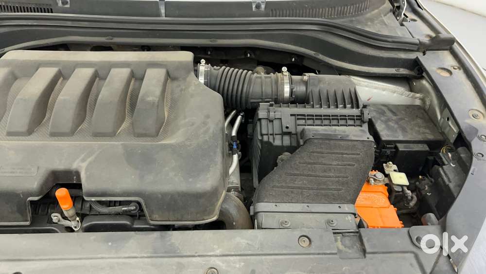 Mahindra Xuv700 2.0 Ax 7 Petrol At Luxury Pack Str, 2023, Petrol