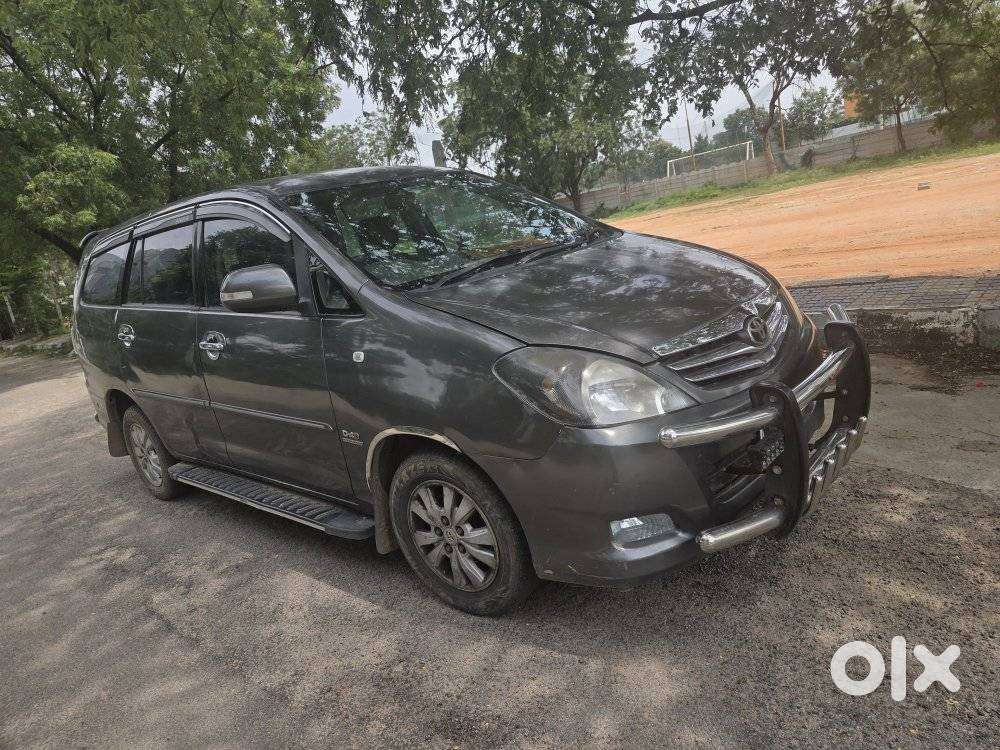Toyota Innova 2.5 V Diesel 7-seater, 2010, Diesel