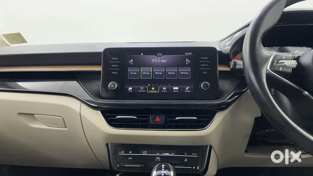 Skoda Slavia Style 1.0l Tsi At, 2022, Petrol