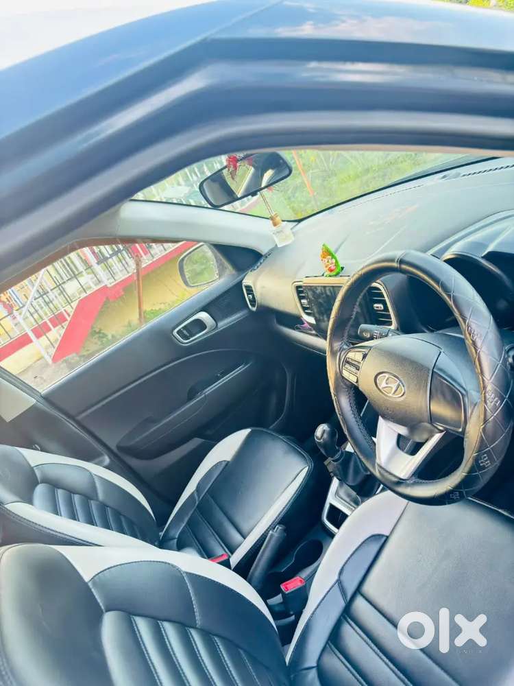 Hyundai Venue 2022 Petrol 85000 Km Driven