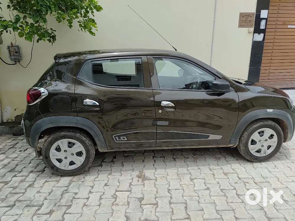 चारो नये टायर, नई बैटरी, 0 Depth फर्स्ट पार्टी बीमा, Rsa, 1 हैंड कार