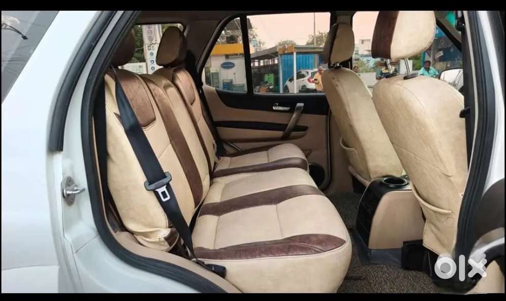 Tata Safari Storme 2015