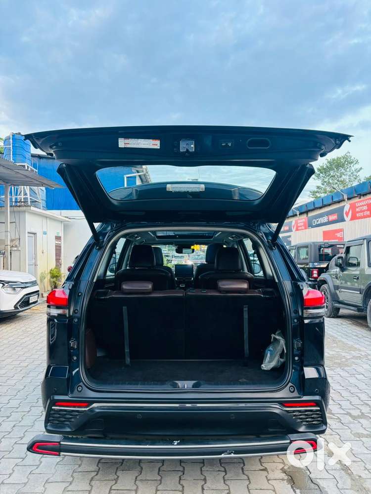 Toyota Innova Hycross 2.0 Zx (o) Hybrid 7 Str, 2023, Petrol