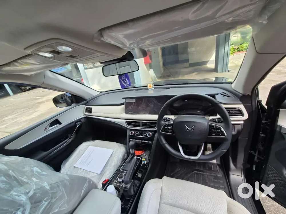 Mahindra Xuv700 25 Petrol