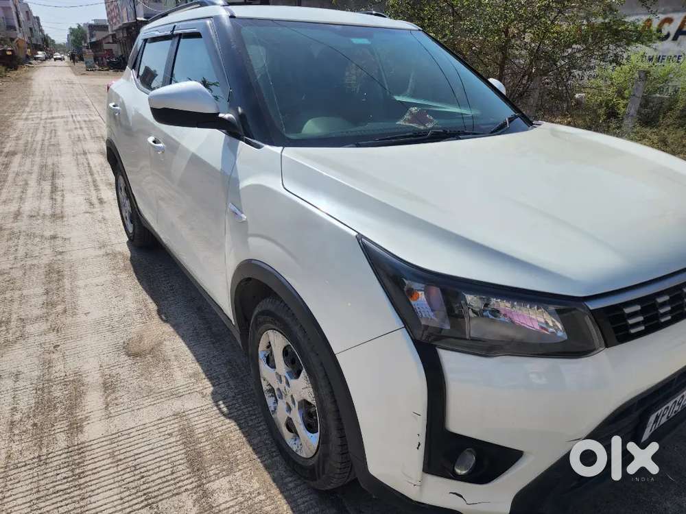 Mahindra Xuv300 2023 Petrol Well Maintained