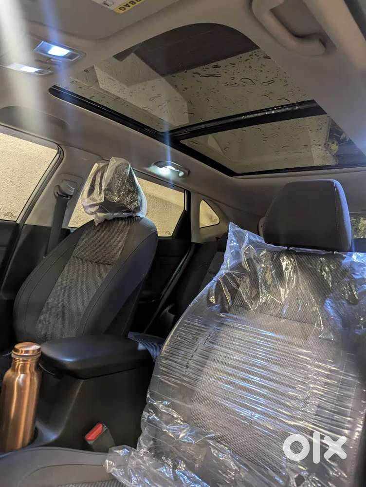 Kia Seltos Htk(o) Next To Showroom , Panaromic Sunroof