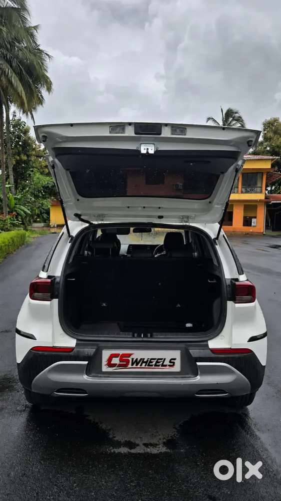 Kia Sonet 2023 Petrol Manual 64500 Km