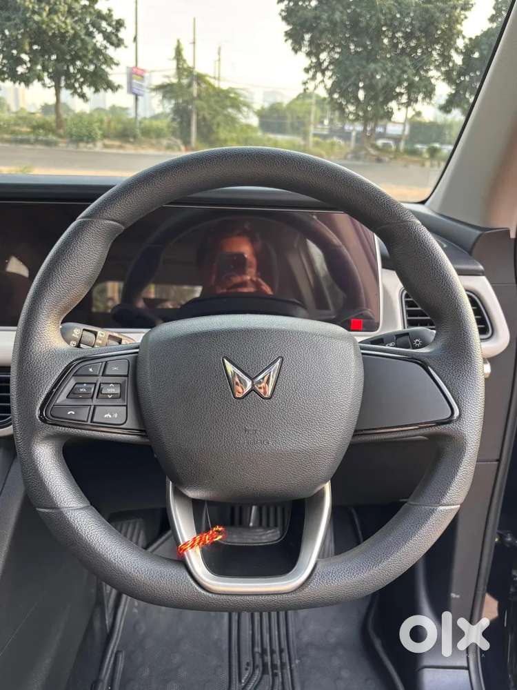 Mahindra Xuv700 2.0 Ax 5 Petrol At Str, 2023, Petrol