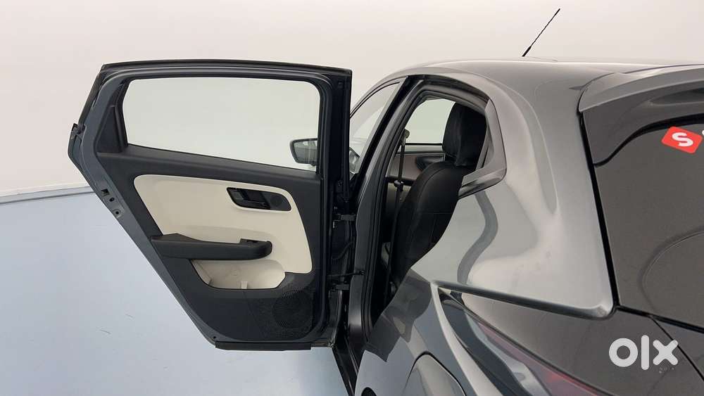 Tata Altroz 1.2 Xm Plus, 2022, Petrol