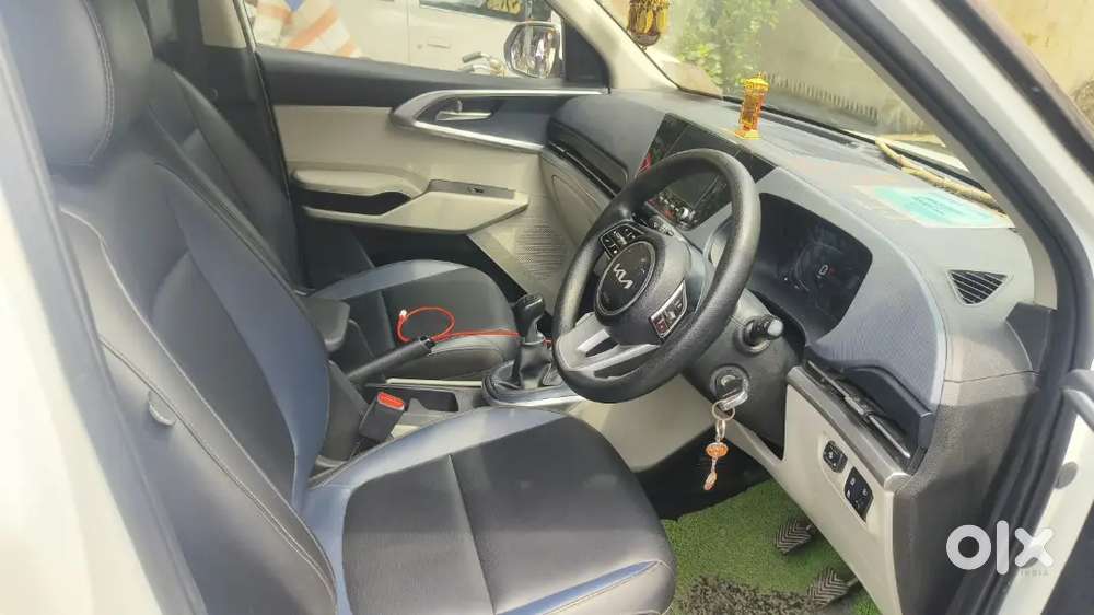Kia Carens 2025 Petrol Premium