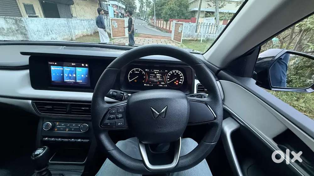 Mahindra Xuv700 2024 Petrol 15000 Km Driven 7 Seater