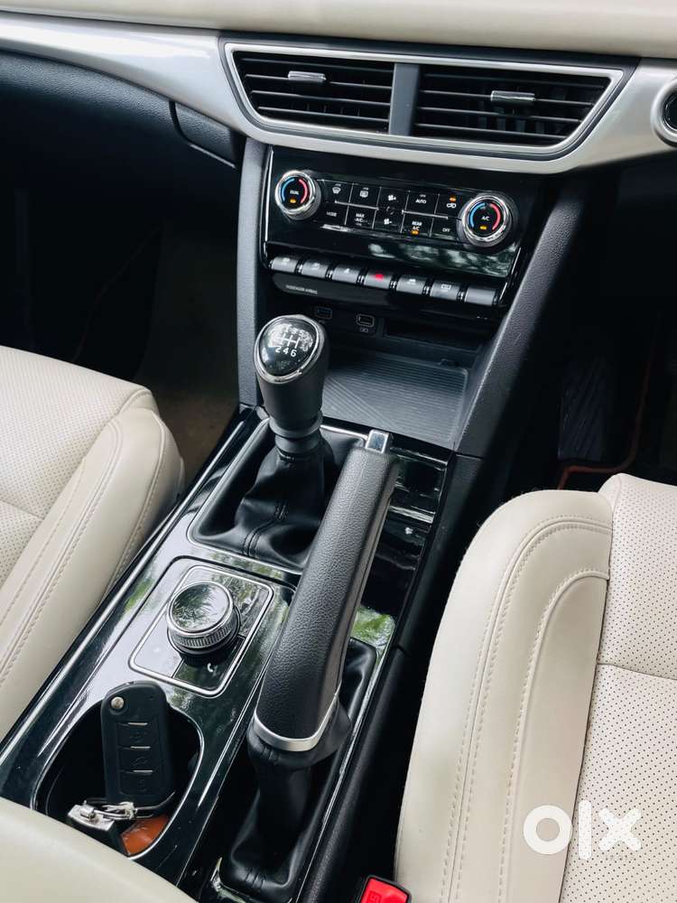 Mahindra Xuv700 2.0 Ax 7 Petrol Mt Str, 2023, Petrol