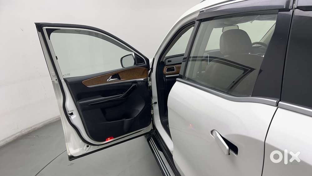 Mahindra Xuv700 2.0 Ax 7 Petrol At Luxury Pack Str, 2021, Petrol