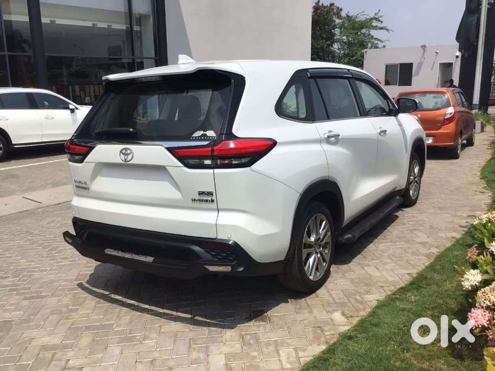 Toyota Innova Hycross 2.0 Zx Hybrid 7 Str, 2023, Petrol