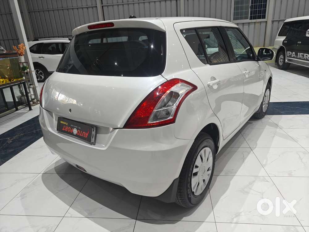 Maruti Suzuki Swift Vxi + Manual, 2012, Petrol
