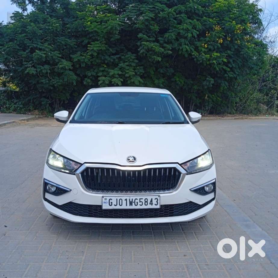 Skoda Slavia Ambition 1.0l Tsi At, 2022, Petrol