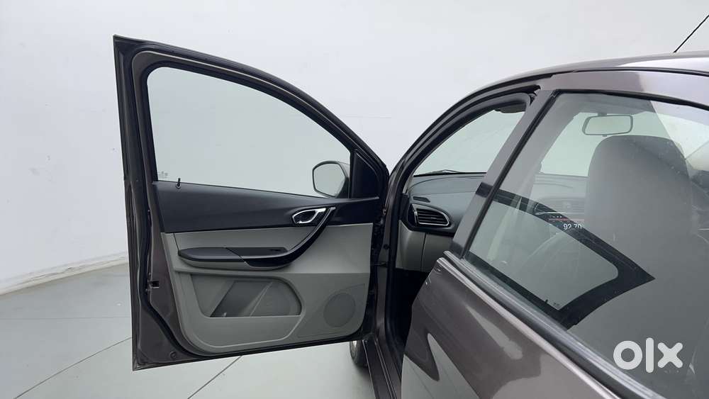 Tata Tiago Xza, 2018, Petrol