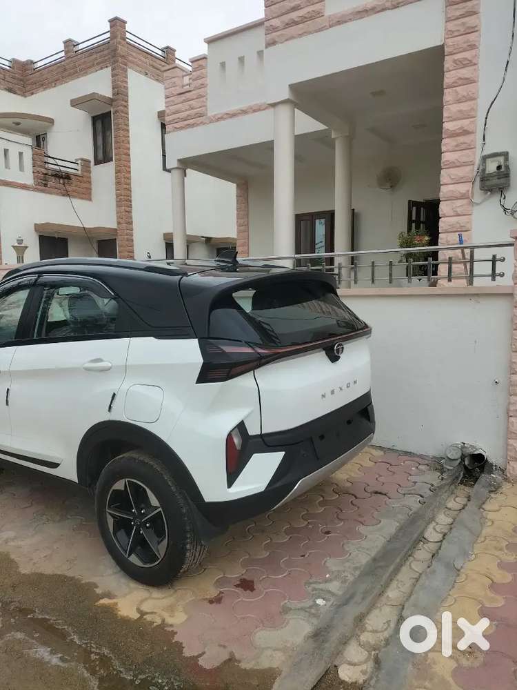 Tata Nexon Fearless Purple 2025