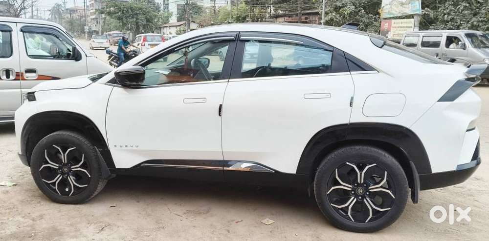 Tata Curvv Creative 1.2 Revotron Petrol 6mt, 2025, Petrol