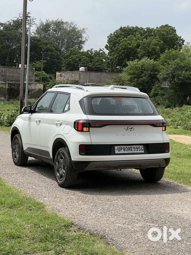Hyundai Venue 1.2 S (o), 2024, Petrol