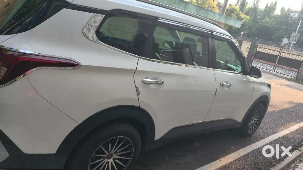 Kia Carens 2024 Petrol Well Maintained