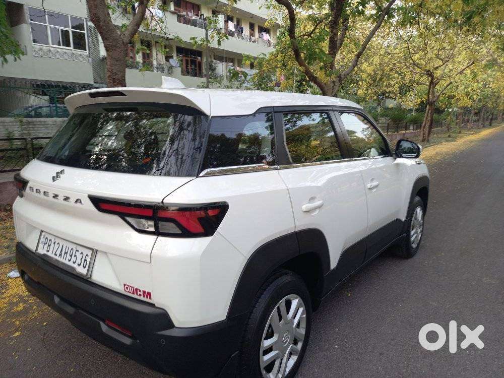 Maruti Suzuki Brezza 1.5 Vxi At Smart Hybrid, 2023, Petrol