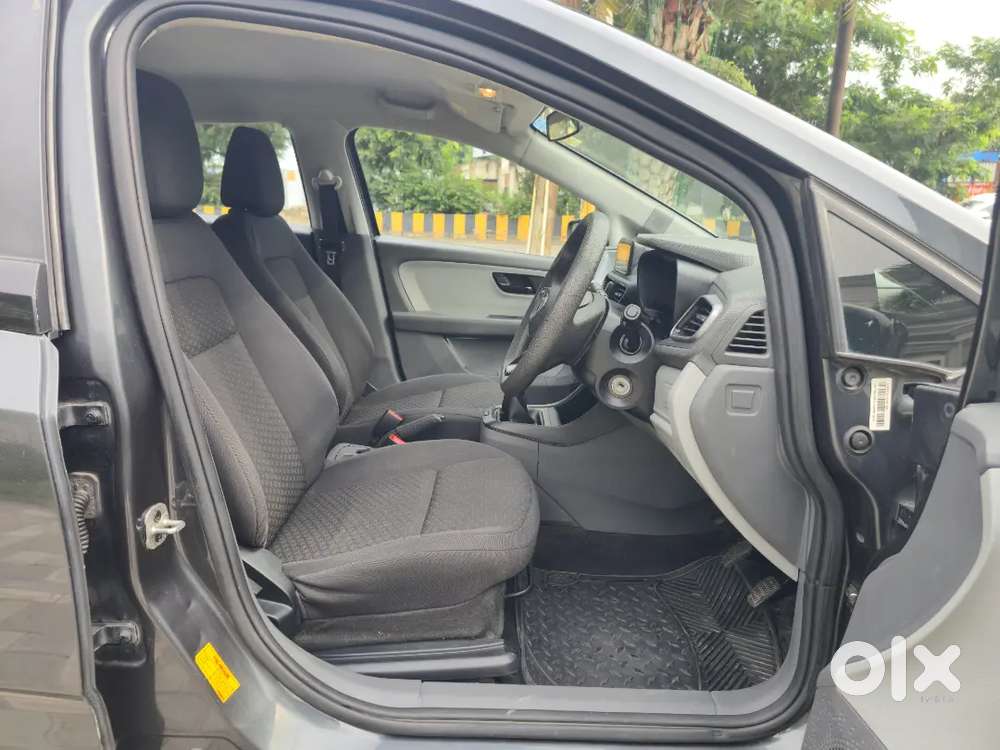 Tata Altroz Xe 2020