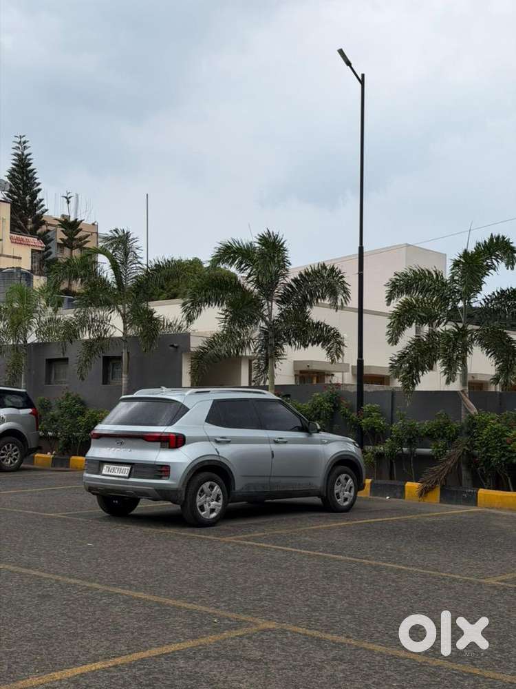 Hyundai Venue 2022 Petrol Well Maintained