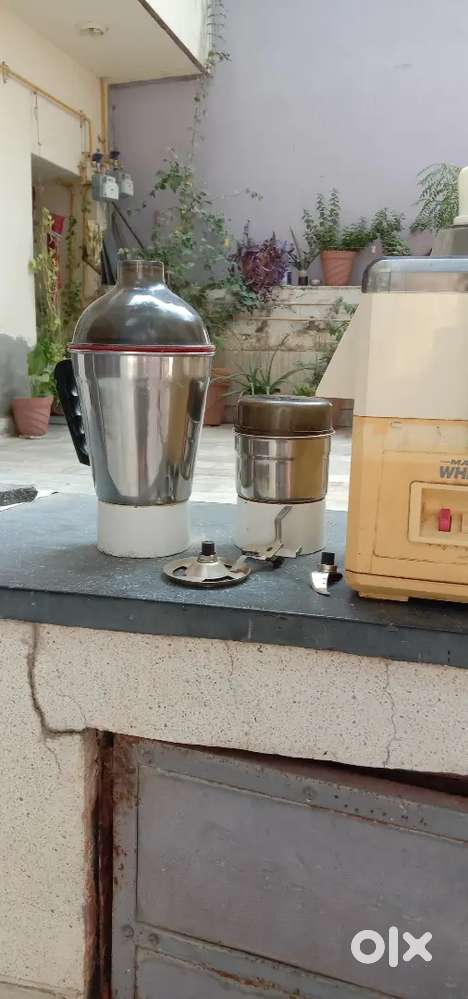 Good Condition well maintained Juicer Mixer