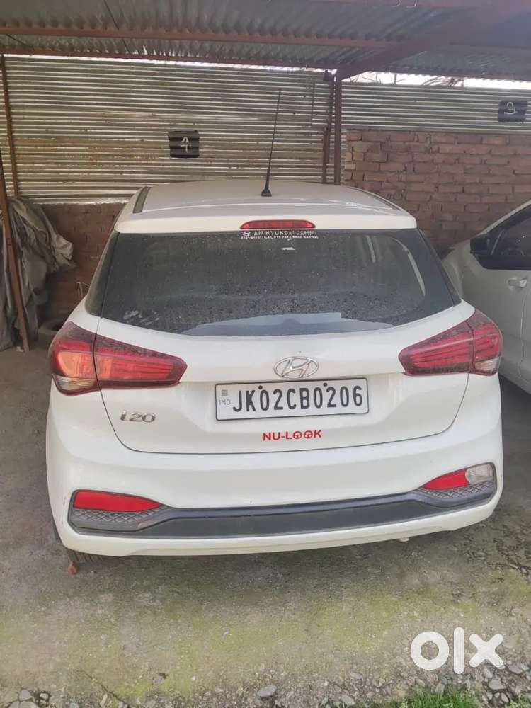 Hyundai I20 Magna Petrol White